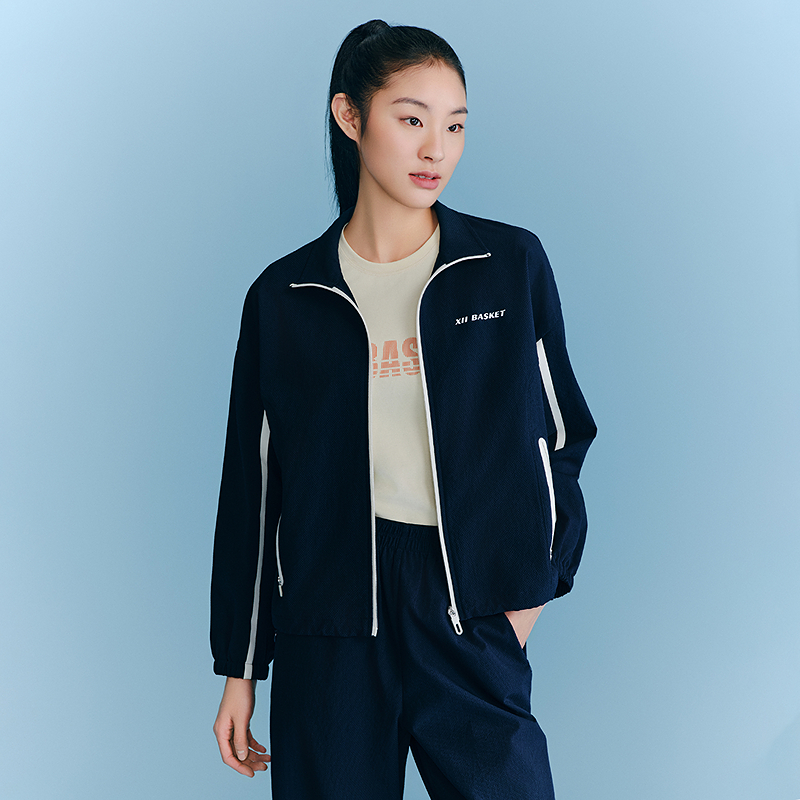 XII BASKET十二篮25春新款压胶字母纸感防泼休闲外套女7C35110400