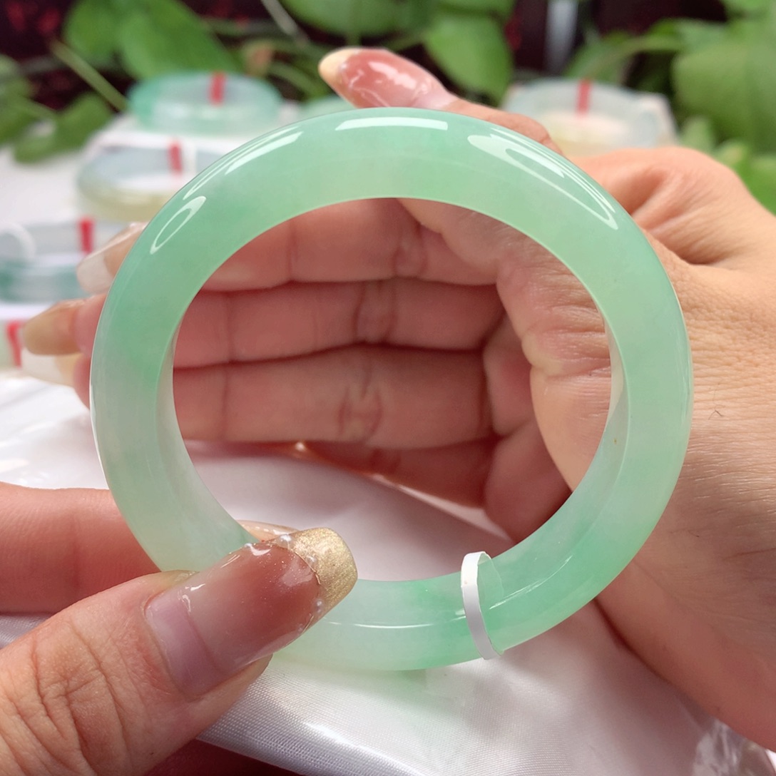 翡翠手镯未镶嵌52.5甜果绿 色优完整性高 小柒