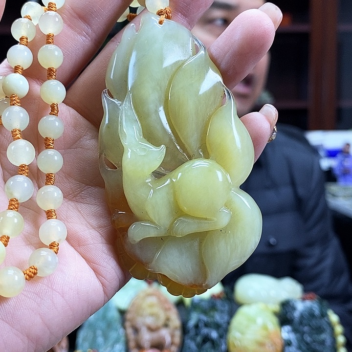 蛇纹石玉吊坠未镶嵌