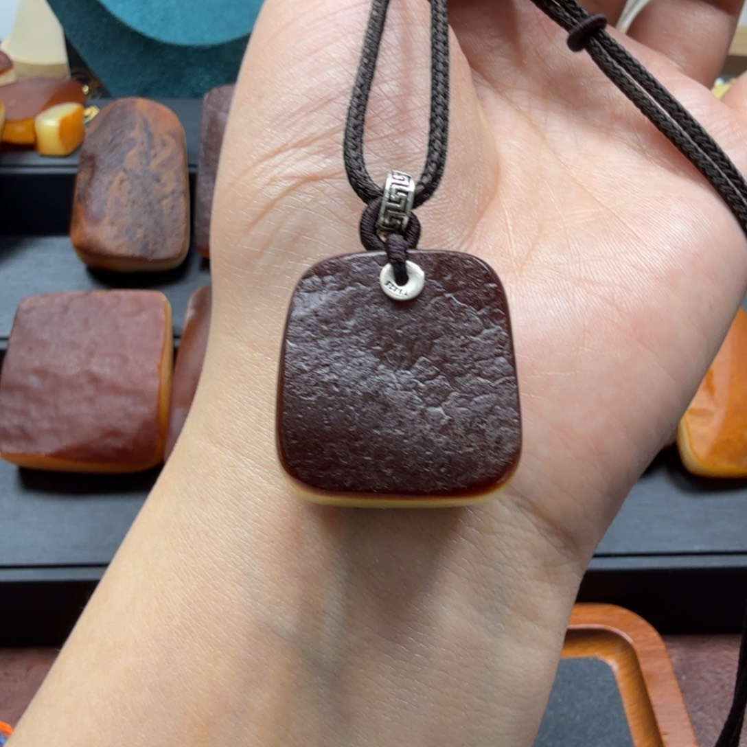 琥珀吊坠(赠链)未镶嵌