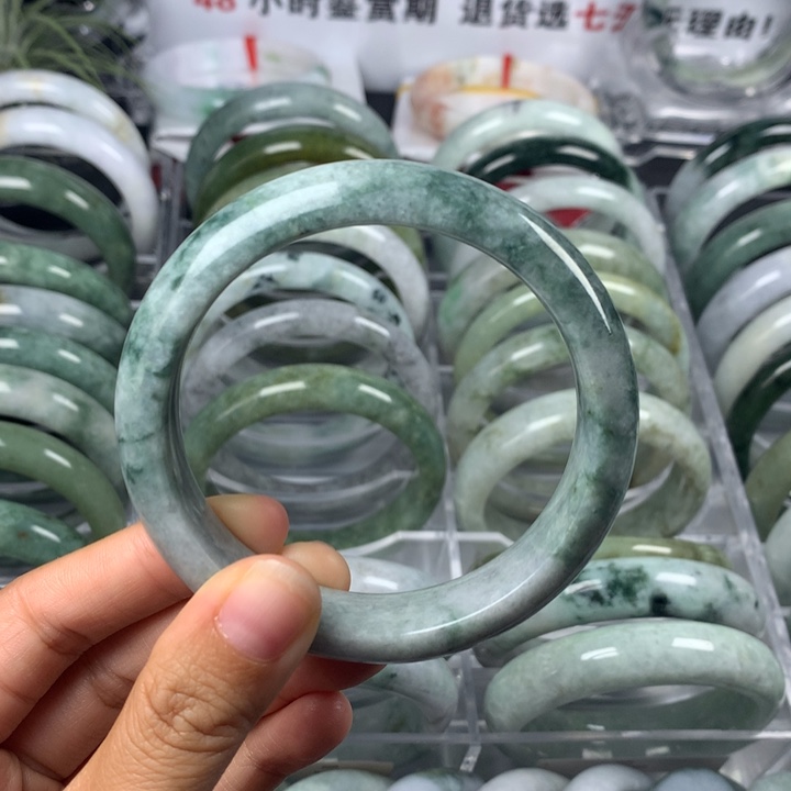 王***华翡翠手镯未镶嵌9号