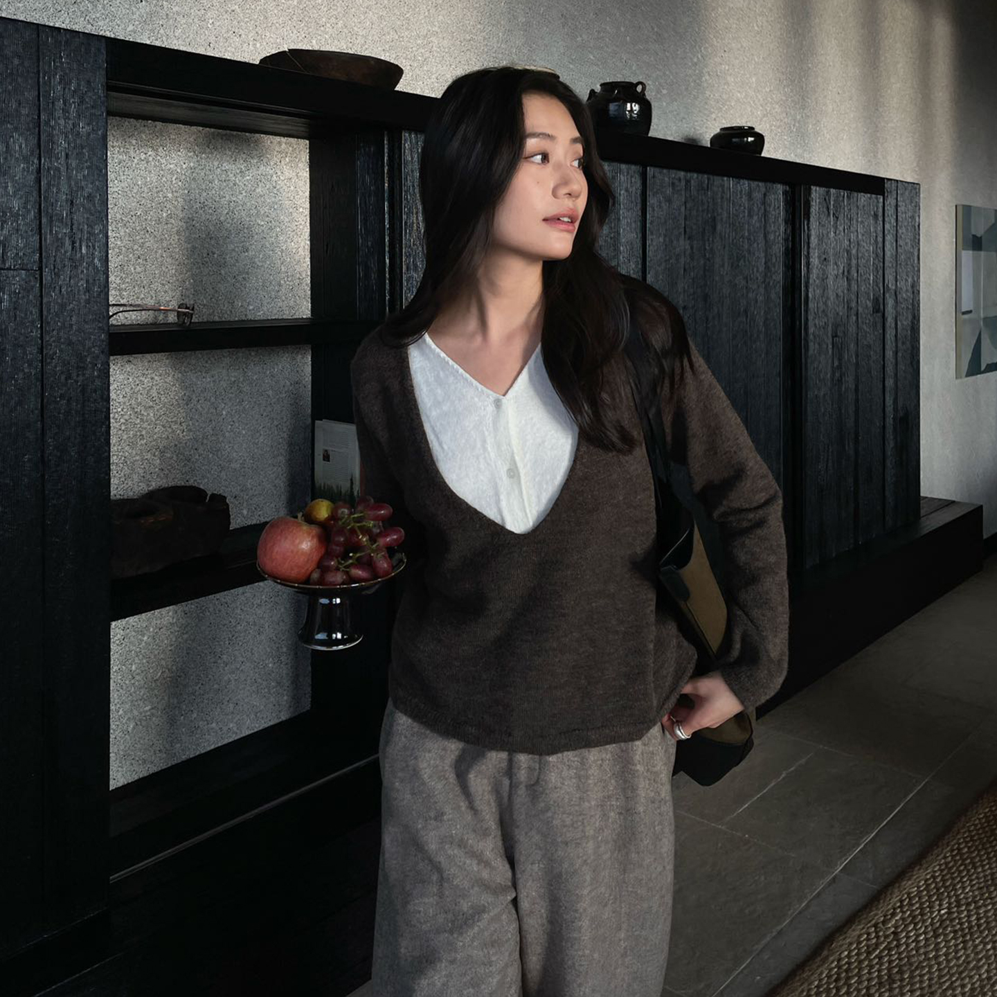 极简时尚拼接v领羊毛针织衫女慵懒宽松打底毛衣高级气质软糯上衣