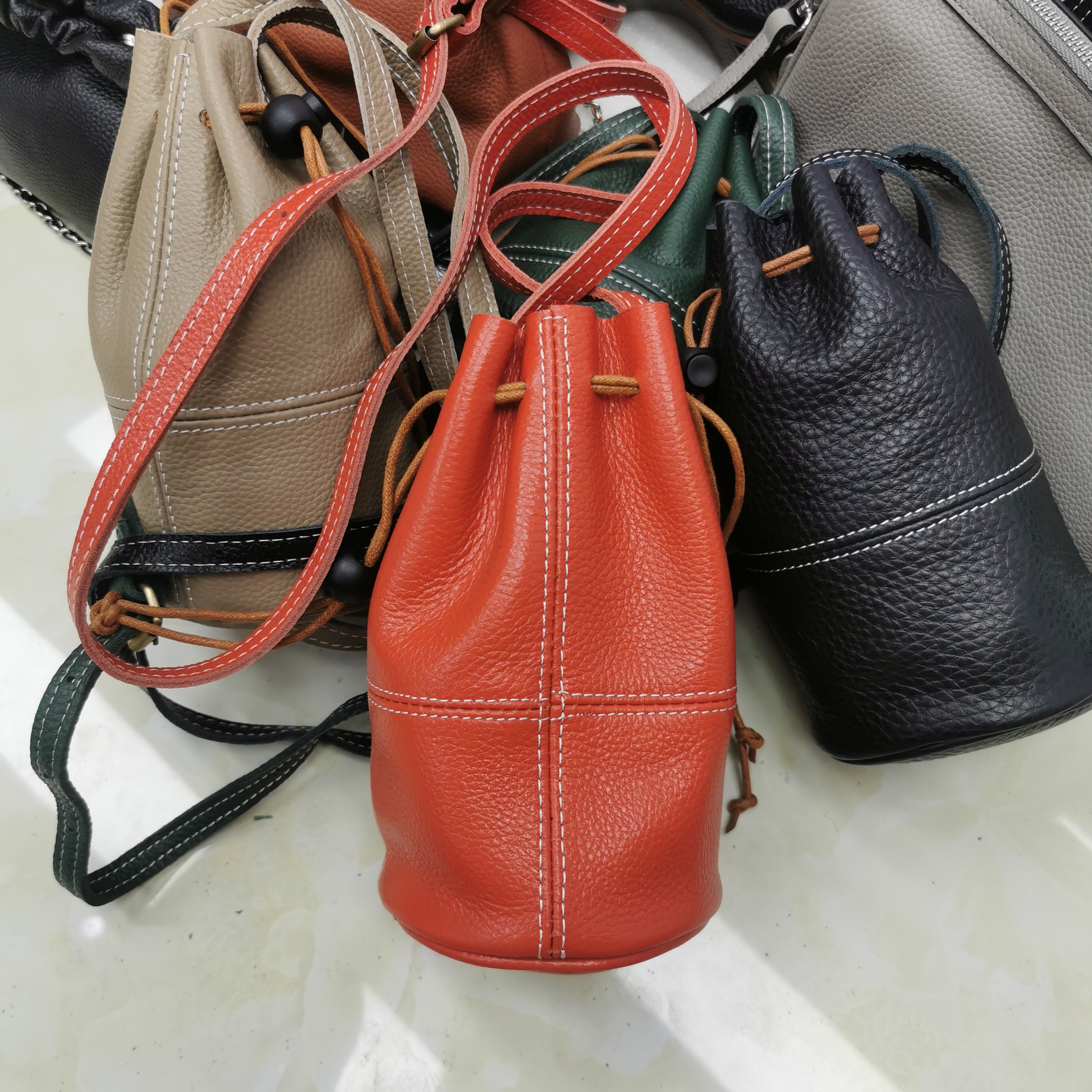 头牛森系复古软皮水桶小包单肩包手机包斜挎包高度20底部直径10CM