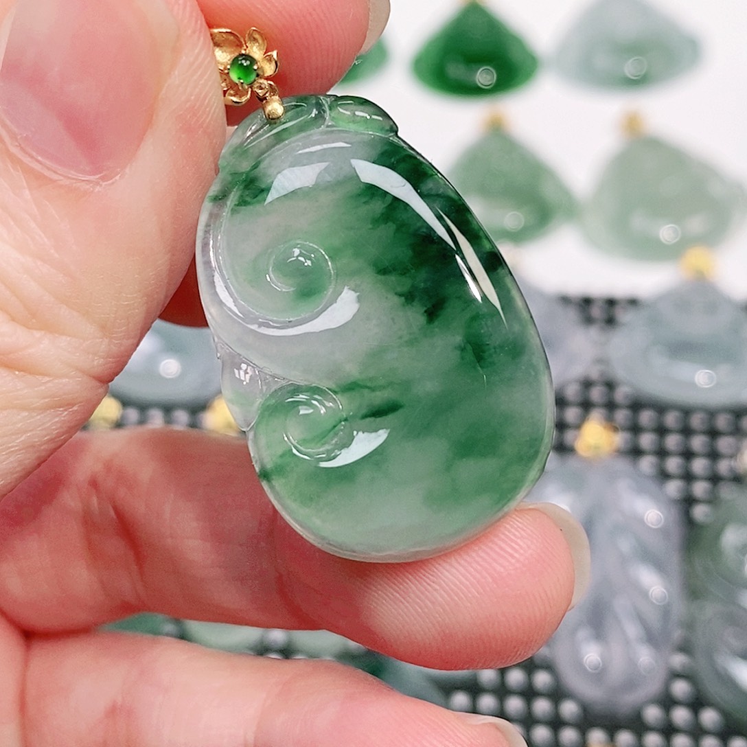 翡翠18K金镶嵌颈饰