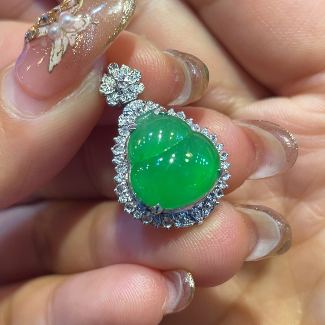 翡翠颈饰18K金镶嵌葫芦