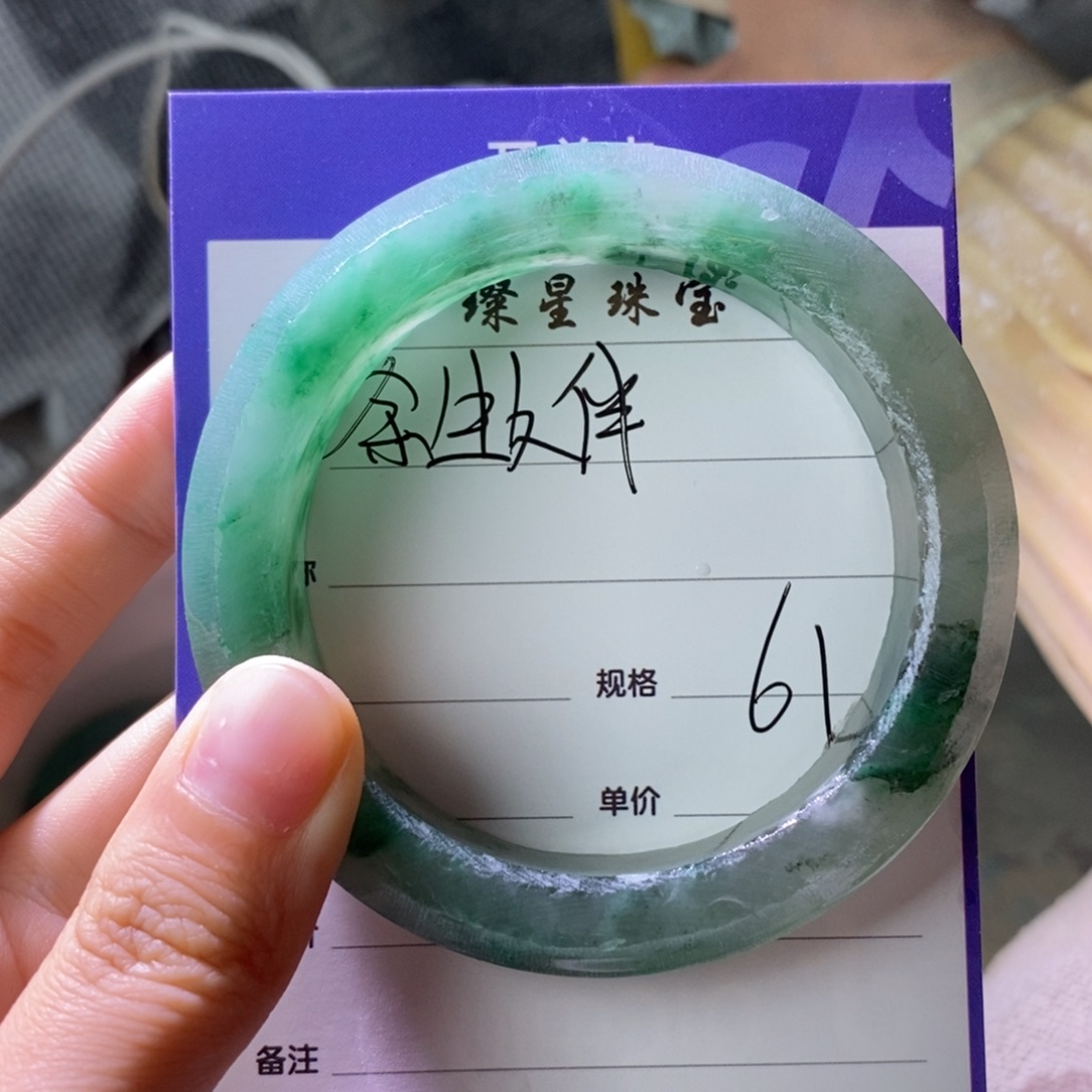 石英质玉未镶嵌手镯定制