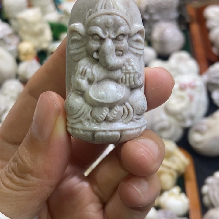 蓓***蕾配饰鹿角雕刻一个出