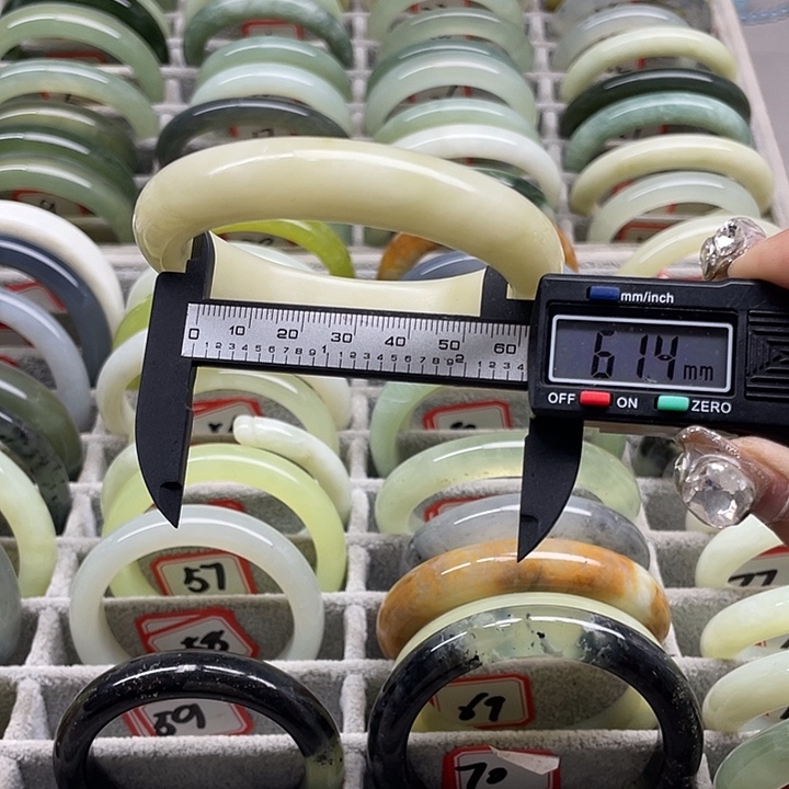 蛇纹石玉未镶嵌手镯41