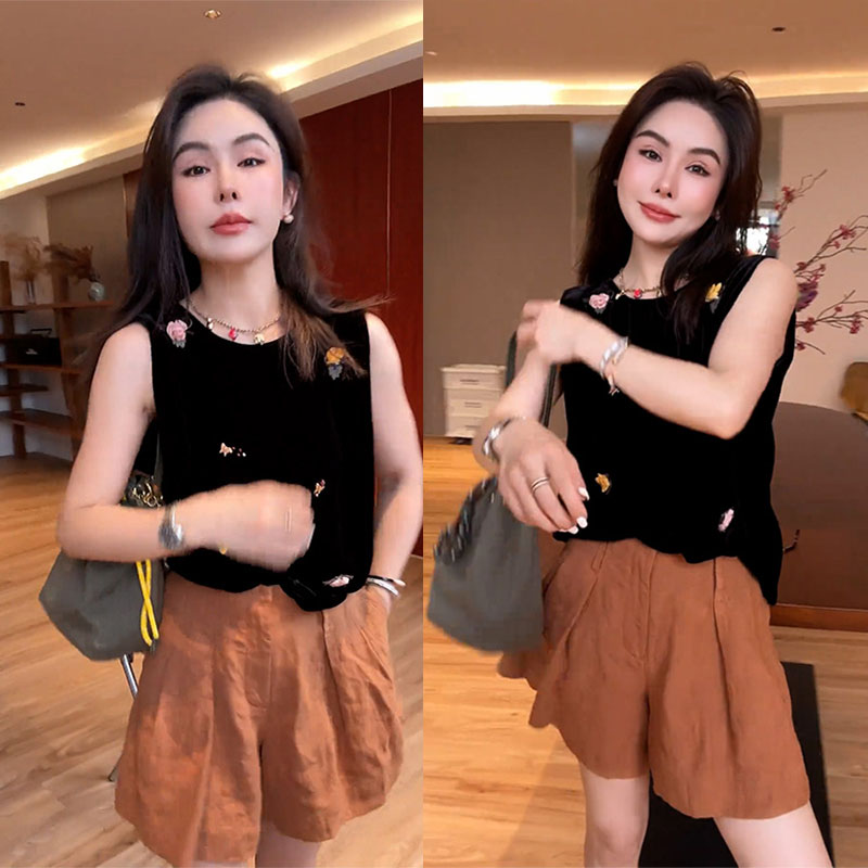 2025夏装搭配一整套法式丝绒背心刺绣花朵上衣高腰休闲短裤两件套