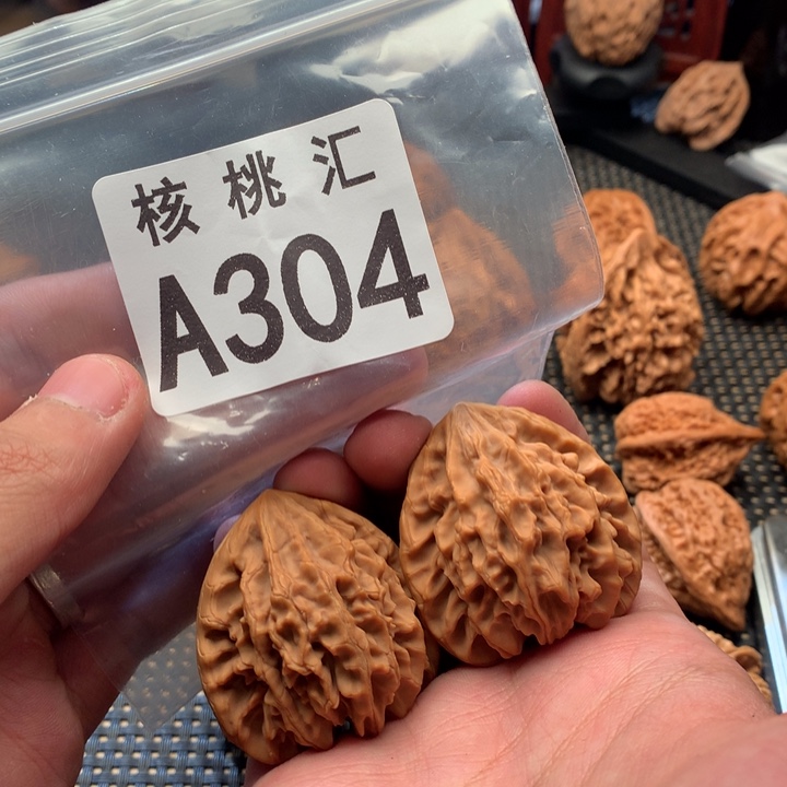 文玩核桃吊坠龙门涧