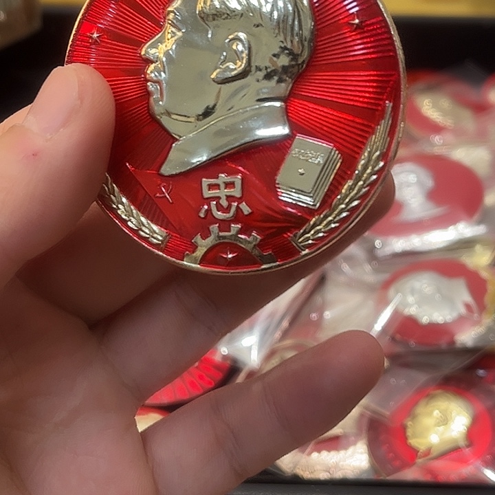 板***3像章一一一一一一一高贵轻透