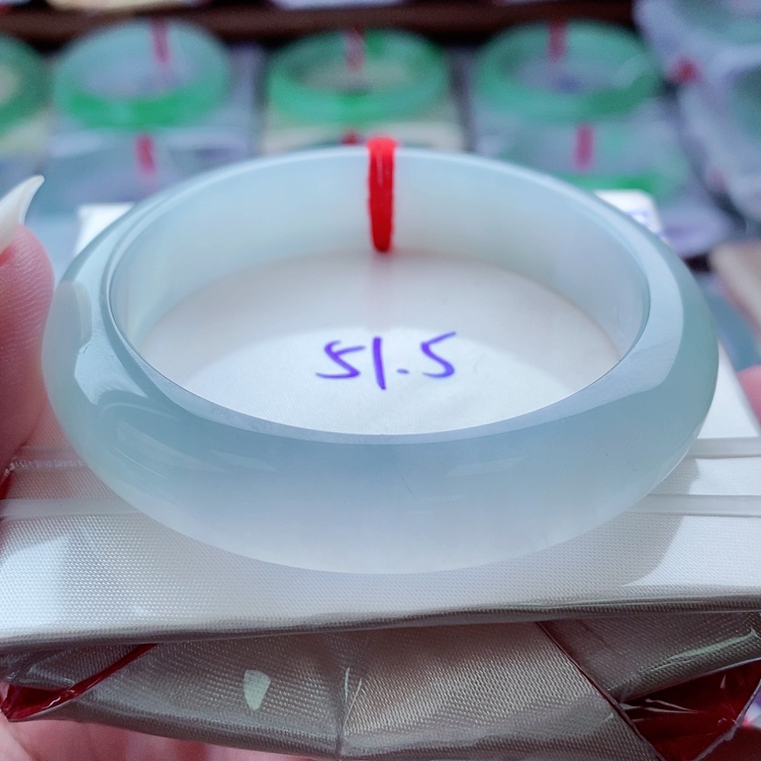 翡翠手镯未镶嵌冰清玉洁冰透冰胶起光