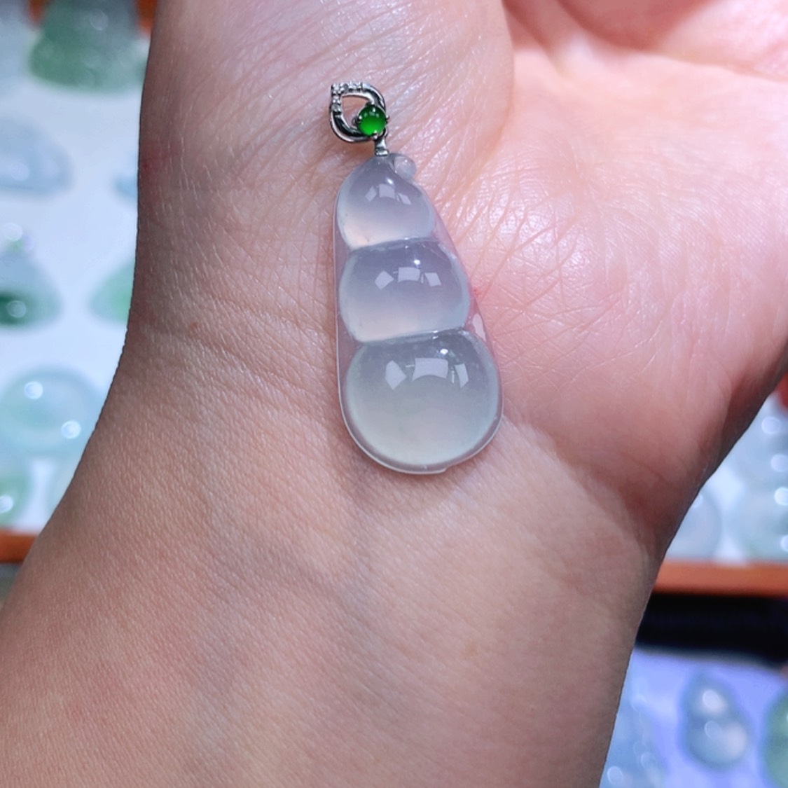 【闪购商品】翡翠颈饰18K金镶嵌福豆