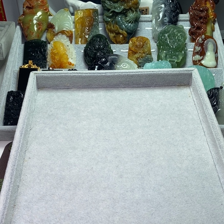 蛇纹石玉颈饰未镶嵌用****2