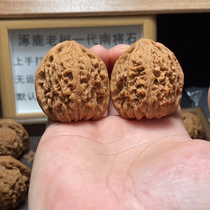 玲***J文玩核桃吊坠南疆