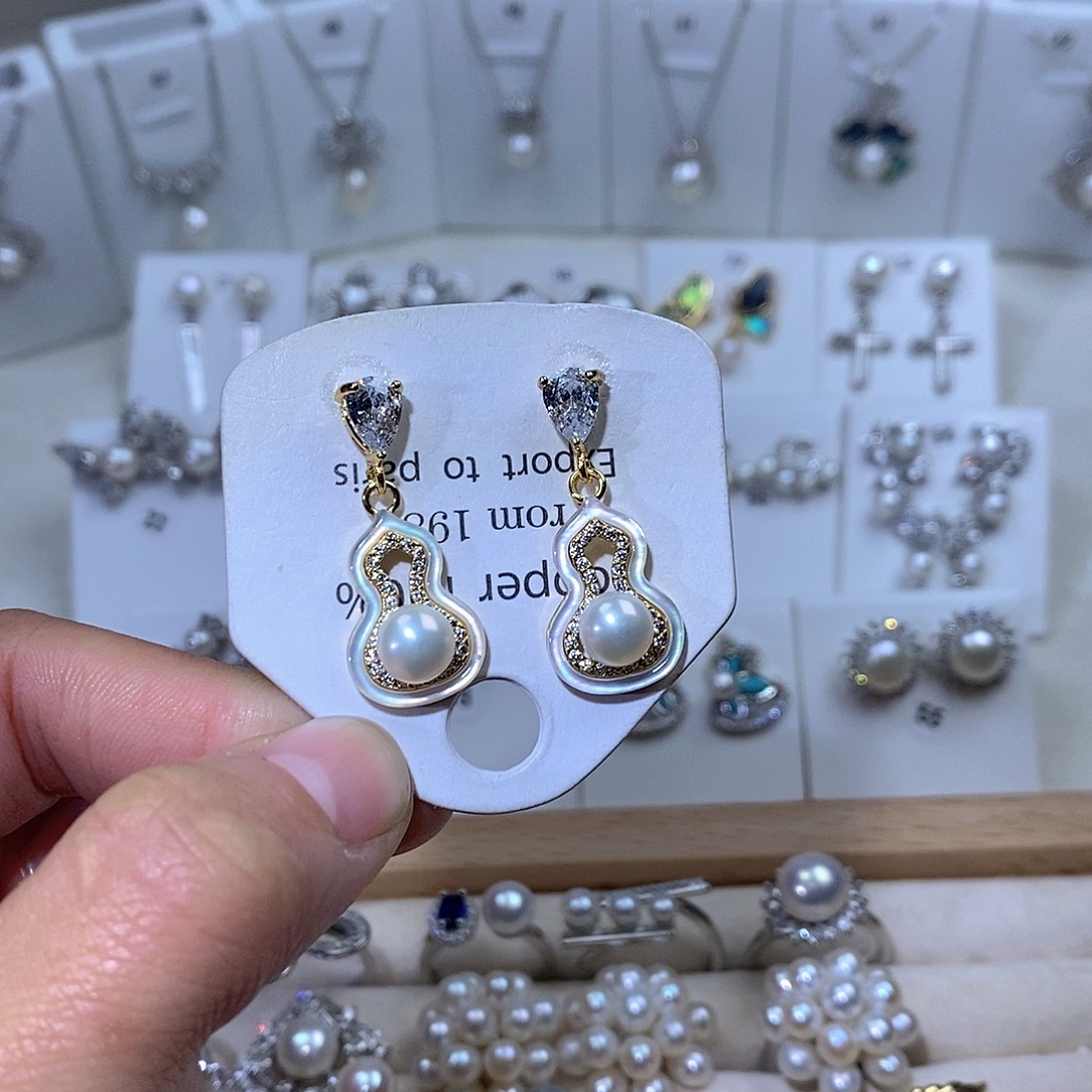 淡水珍珠未镶嵌耳饰