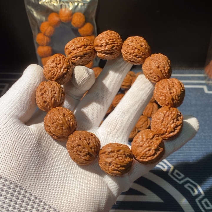 文玩核桃手串……23