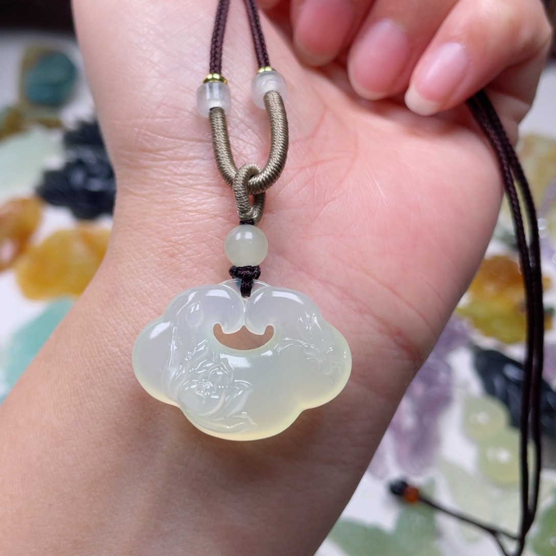 蛇纹石玉颈饰未镶嵌