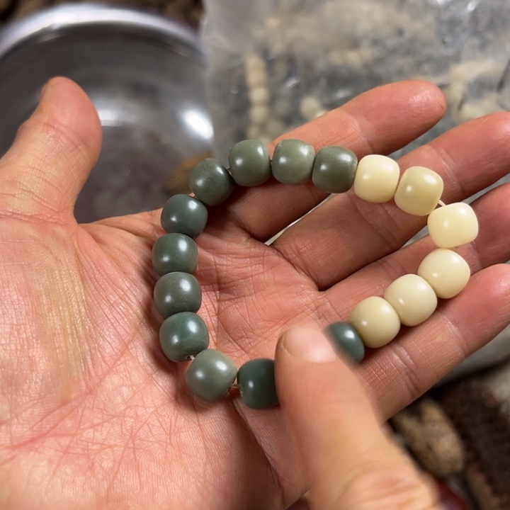 千眼菩提吊坠菩提根小手串。