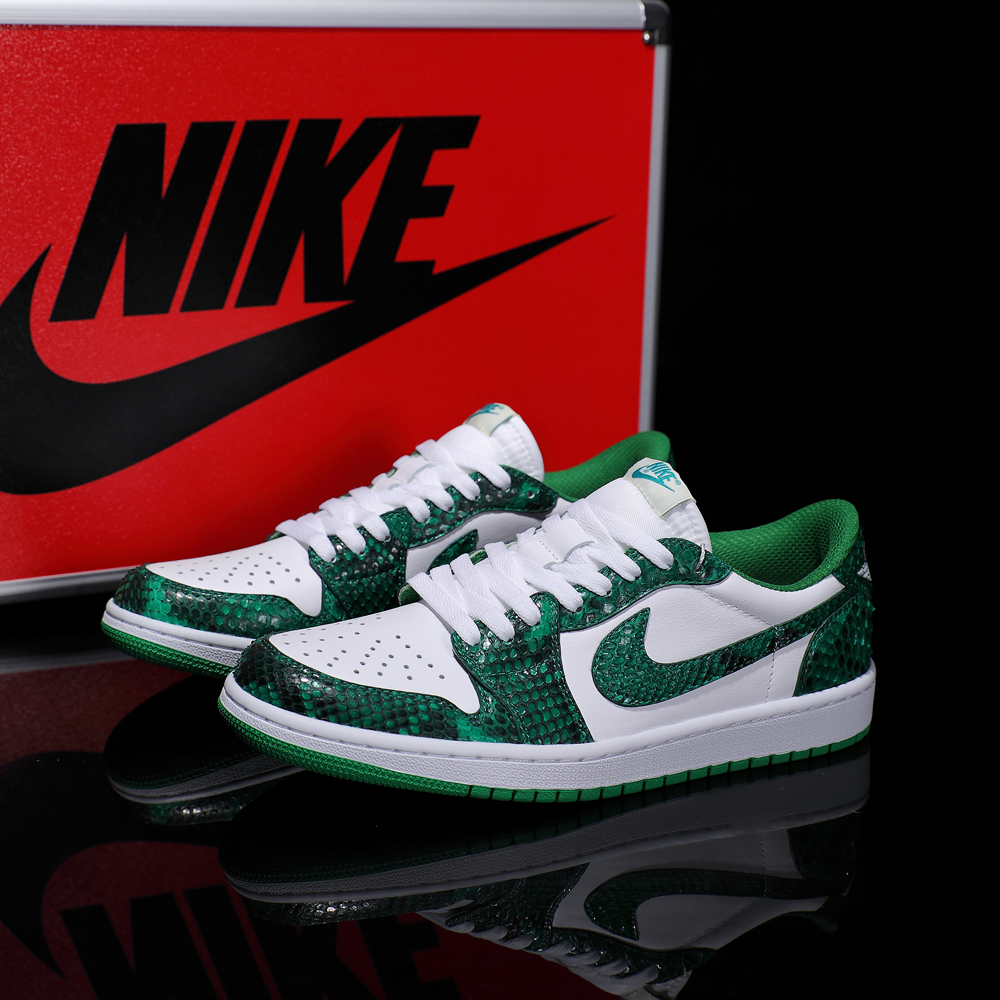 NIKE/耐克定制球鞋Air Jordan1低帮蟒蛇皮拼接牛皮情侣款潮鞋百搭