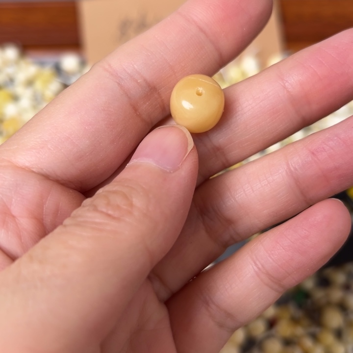 蜜蜡未镶嵌裸石11.2mm一个