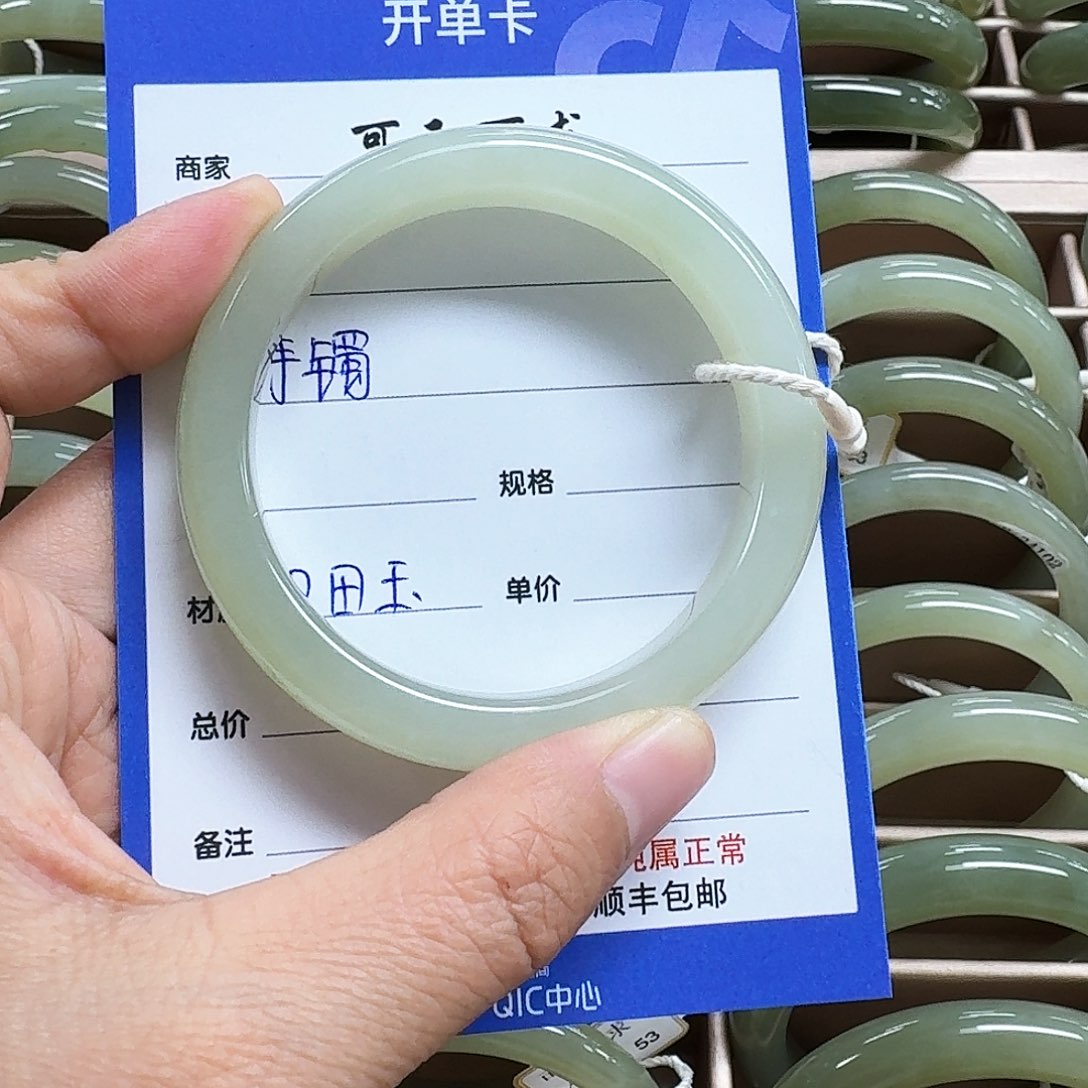 和田玉手镯未镶嵌