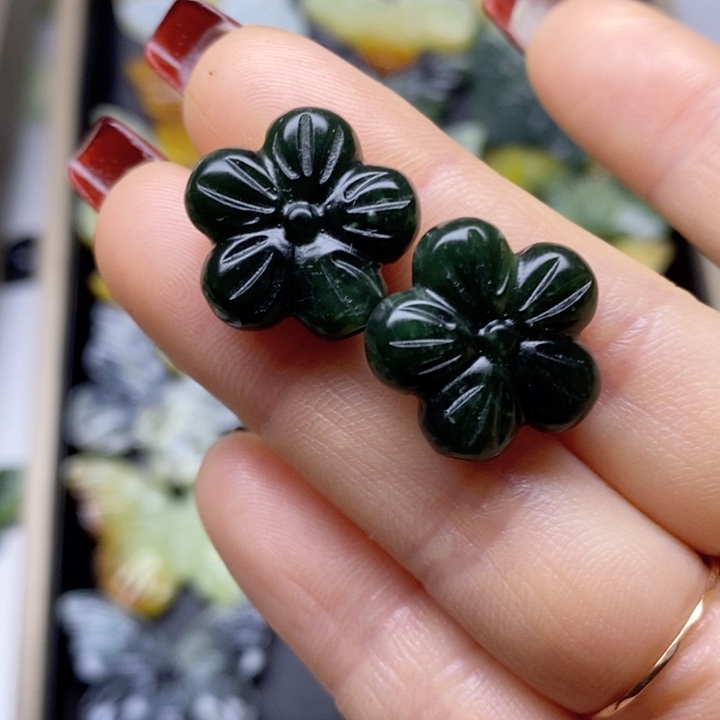 未镶嵌蛇纹石玉颈饰