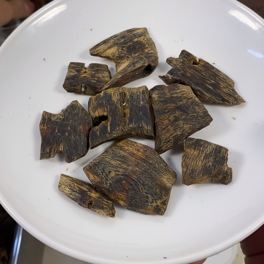 朱***哥沉香碎屑沉香千里香块料高油22克