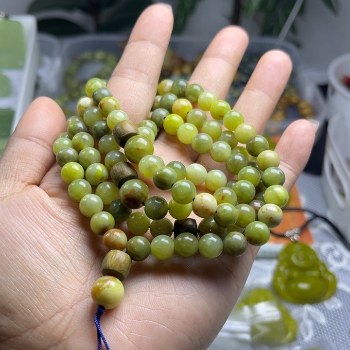 蛇纹石玉未镶嵌颈饰