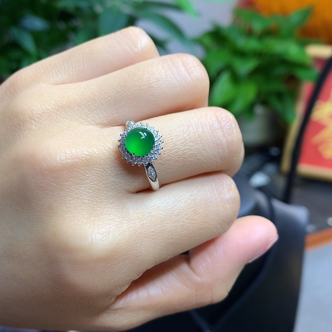 翡翠戒指18K金镶嵌戒指