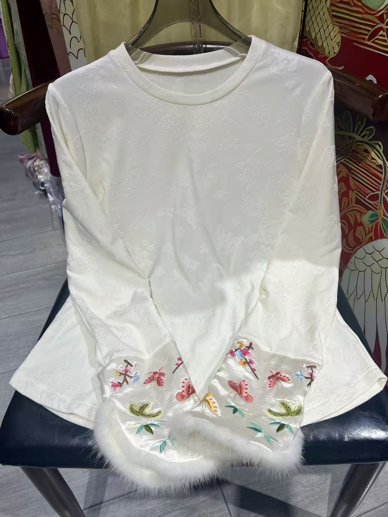 【丹妮甄选】-新中式秋冬蝴蝶刺绣拼貂毛百搭修身打底衫#长袖181