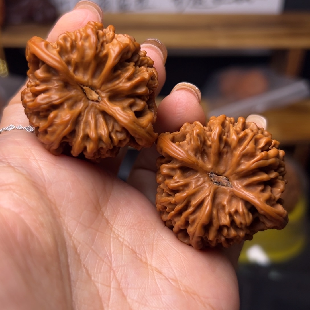 悠***然桃核把件满天星福利