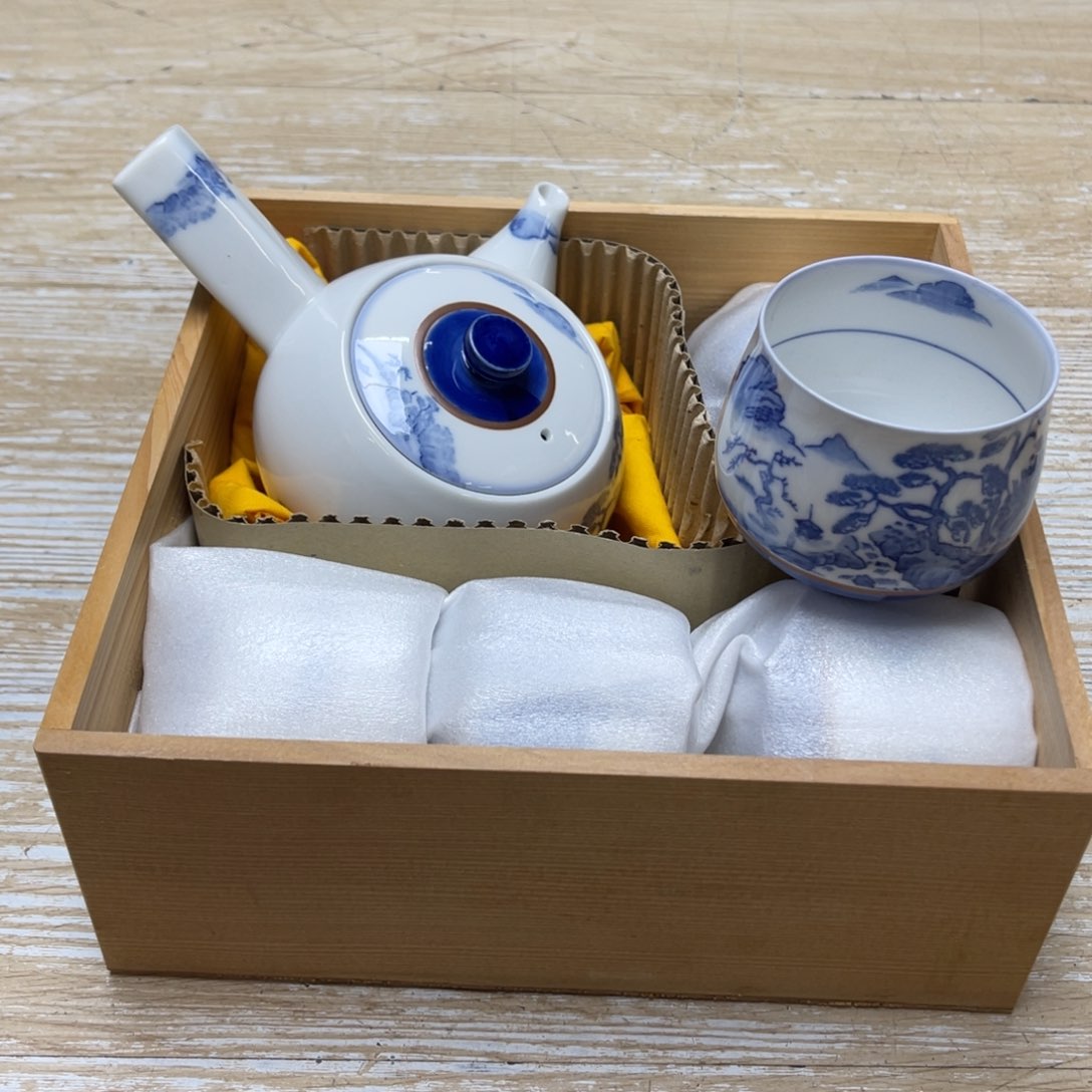 瓷片用****2密密麻麻地排列着