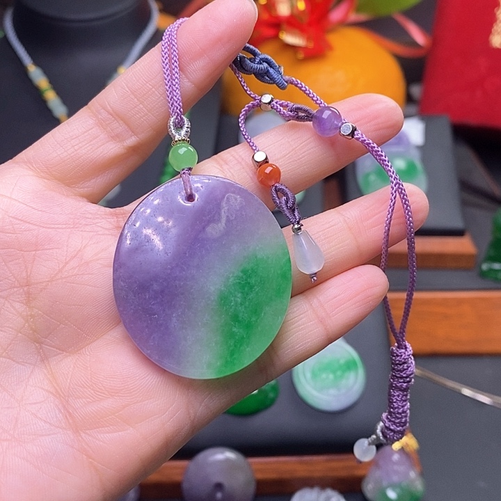 翡翠颈饰未镶嵌无事牌