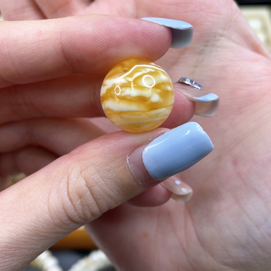 未镶嵌琥珀裸石A****?16.5圆珠