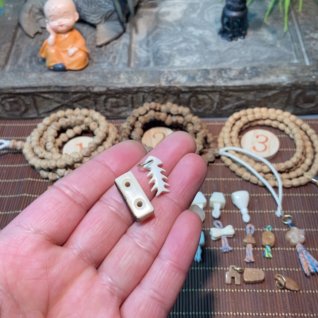 R***e吊坠柏香籽/百香籽