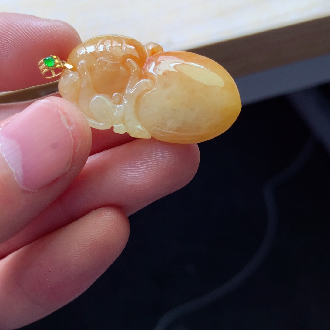 翡翠颈饰18K金镶嵌吊坠