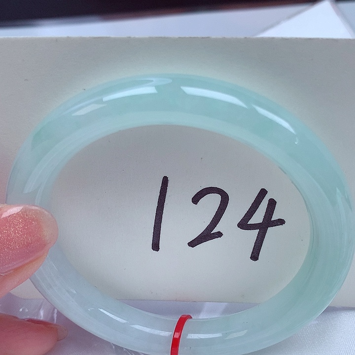 翡翠手镯未镶嵌翡翠