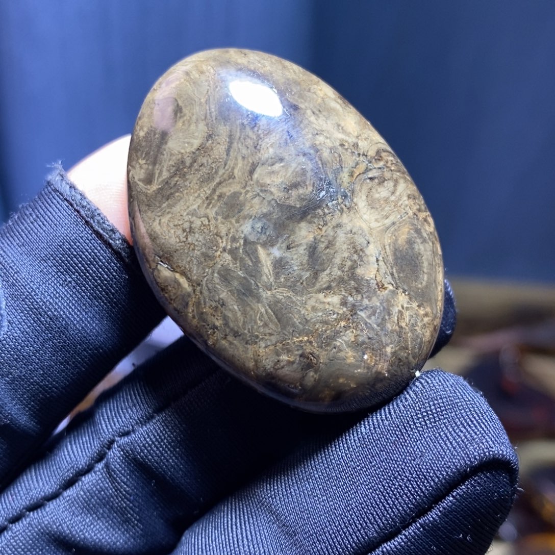 琥珀未镶嵌裸石。……