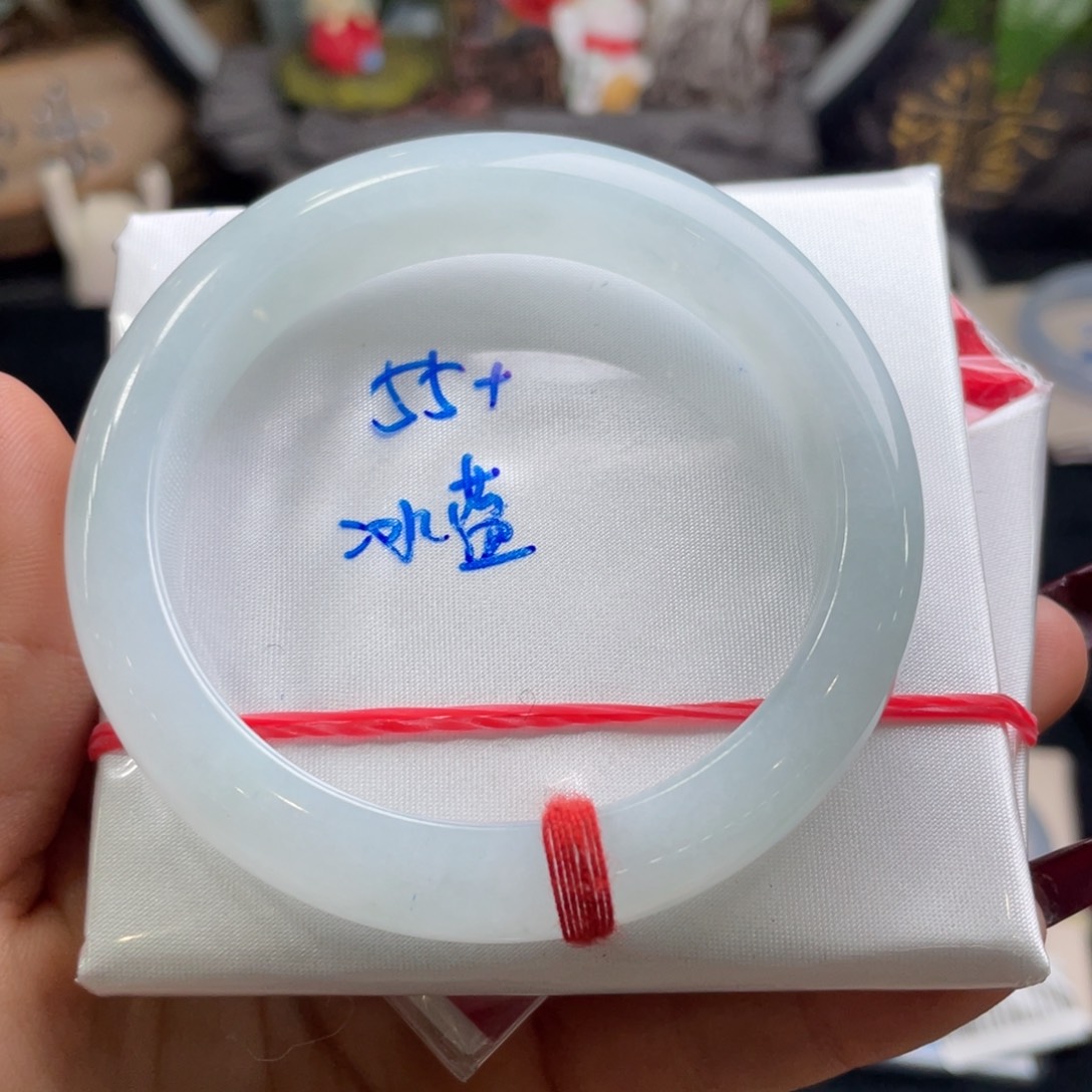 翡翠手镯未镶嵌翡翠手镯