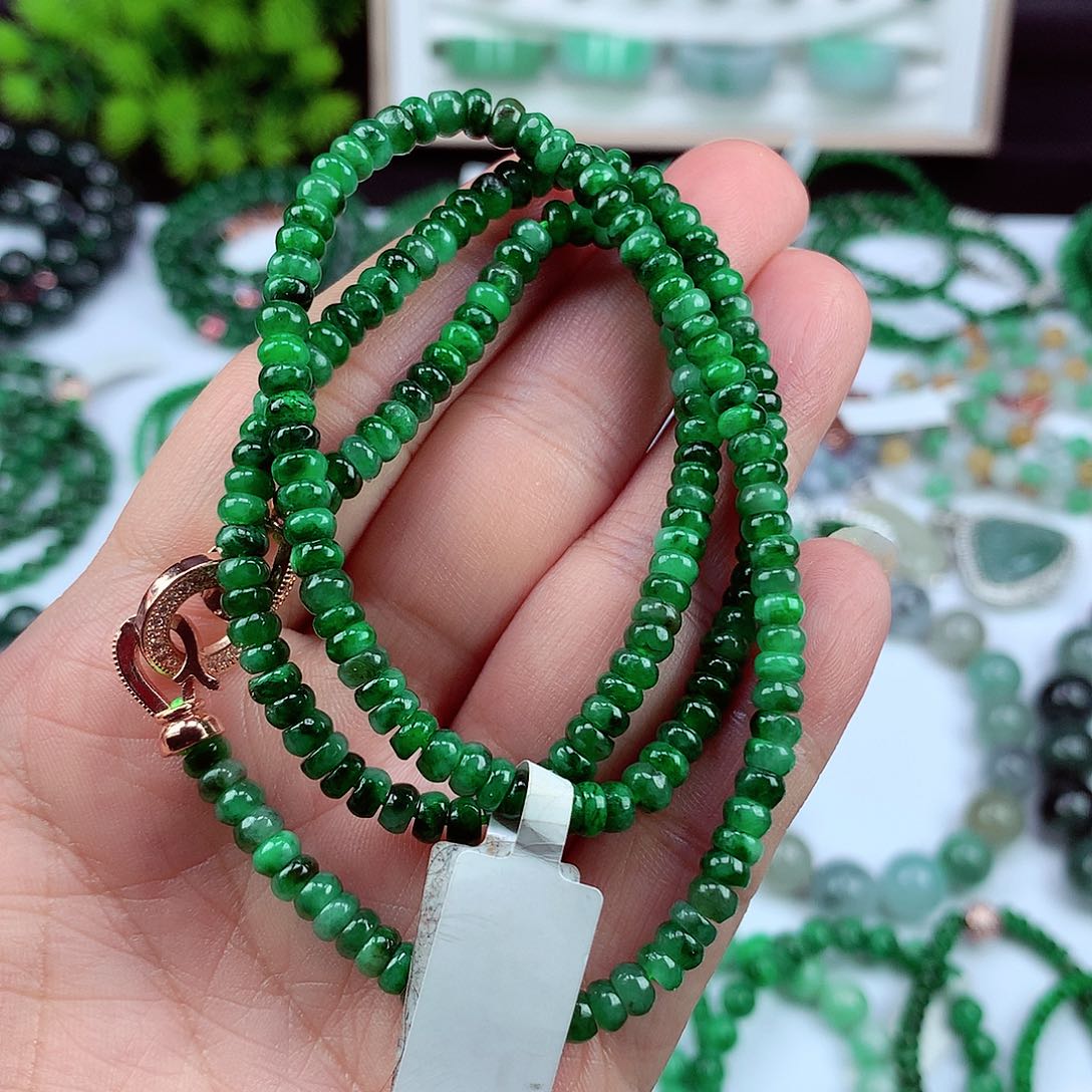 翡翠颈饰未镶嵌项链