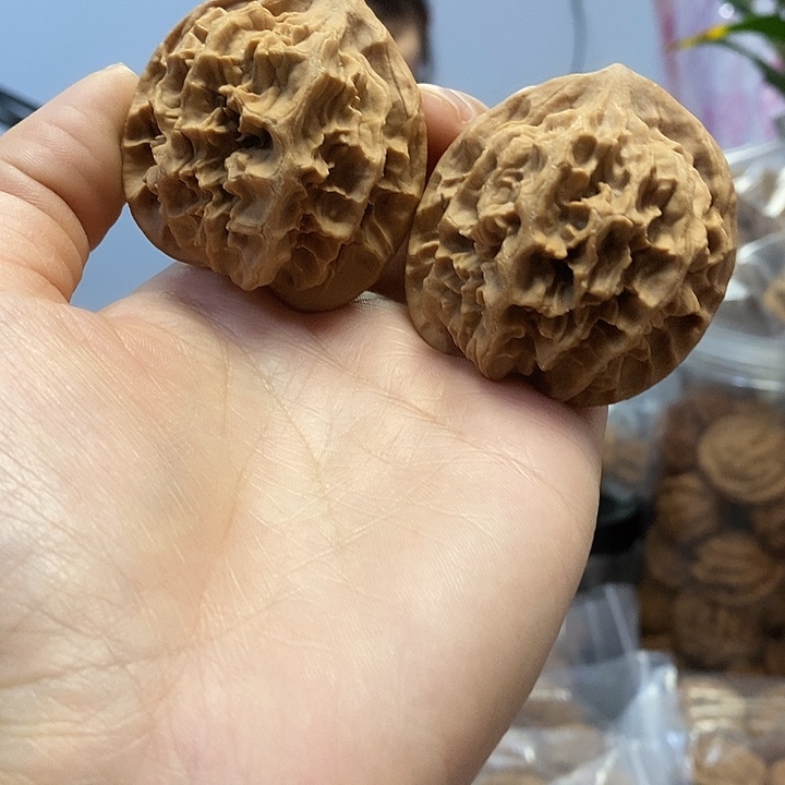 文玩核桃把件46.5龙鳞