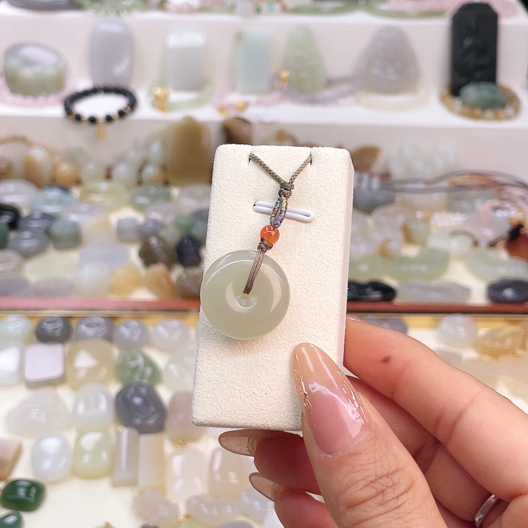 【闪购商品】和田玉吊坠(赠链)未镶嵌