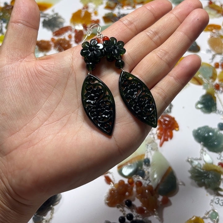 蛇纹石玉合金吊坠