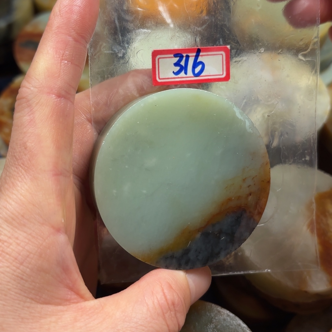 溪****蛇纹石玉未镶嵌珠宝半成品