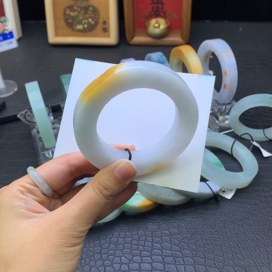 定制翡翠未镶嵌翡翠手镯