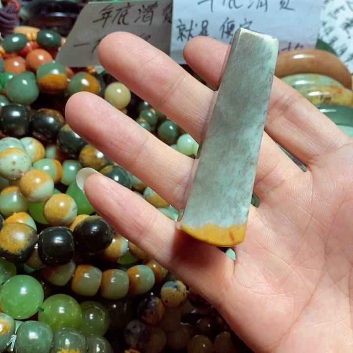 岫岩河磨玉（透闪石质玉）颈饰未镶嵌