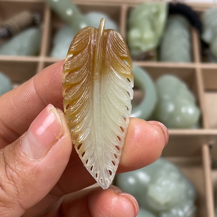 和田玉（糖玉）颈饰未镶嵌
