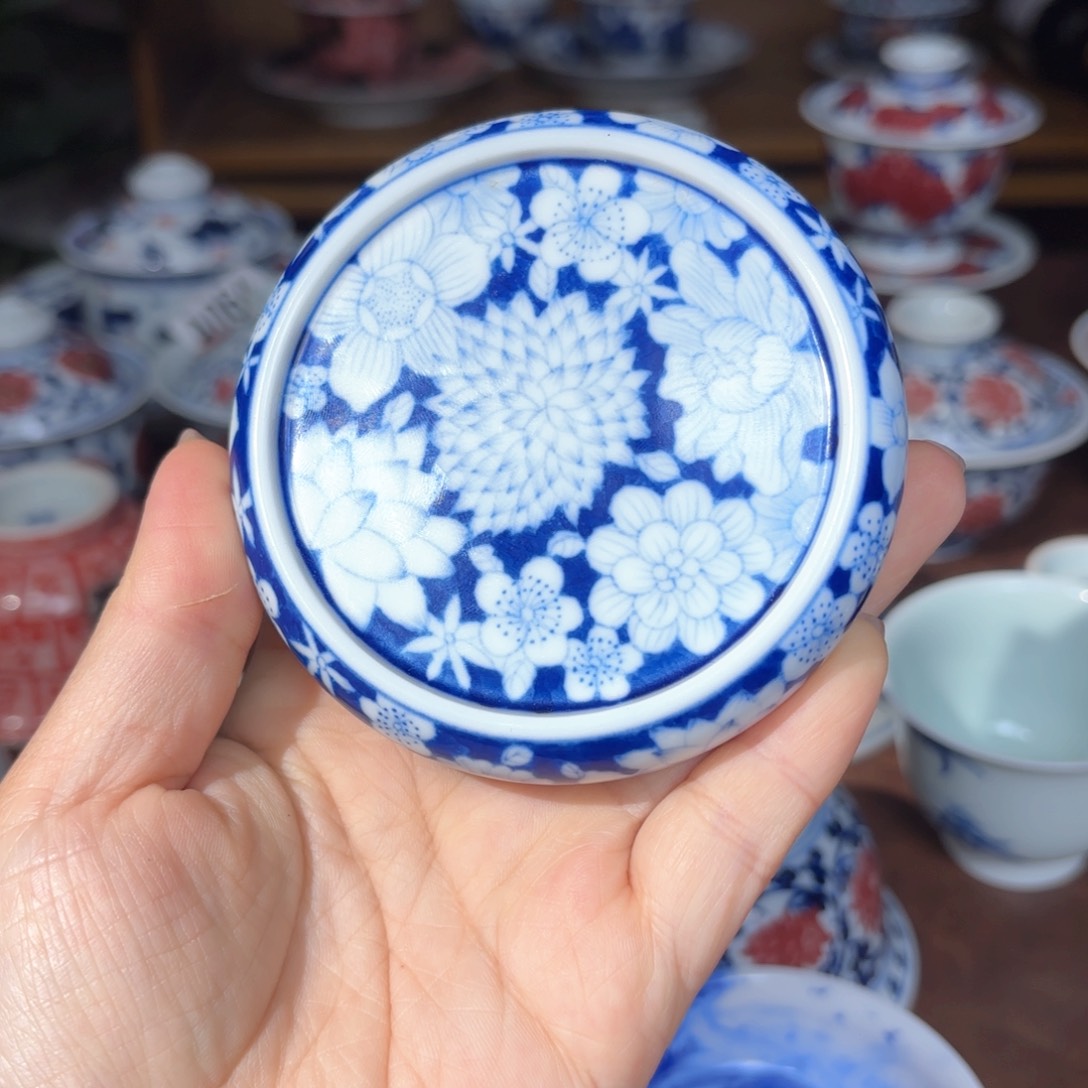 青花手绘万花盖置