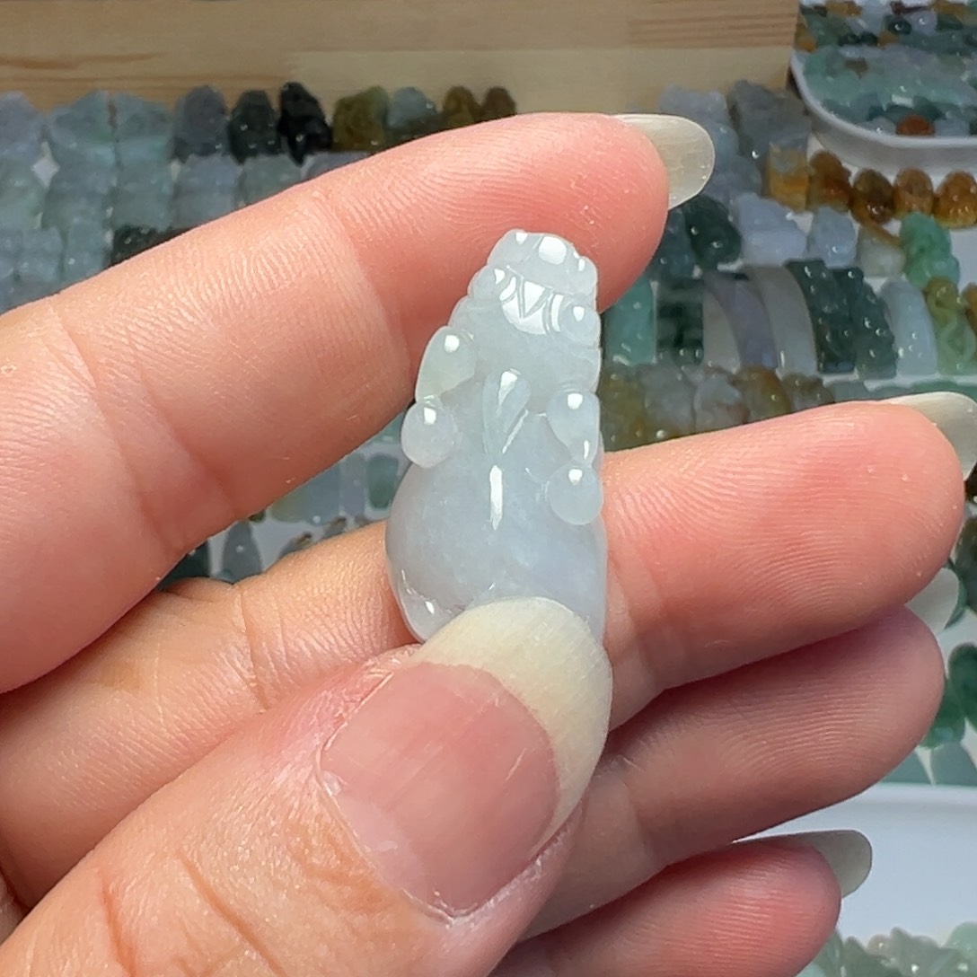 小***️翡翠未镶嵌颈饰两头孔貔貅一个280块